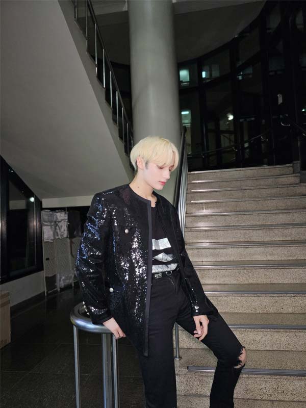 Music bank staircase photos huening kai