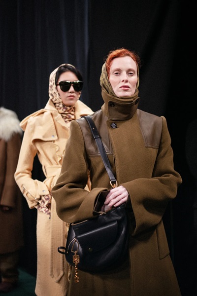 burberry fall 2024 big shoulder