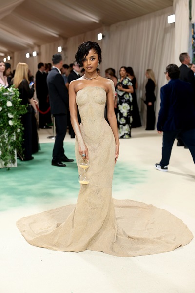 Tyla sand dress at 2024 met gala